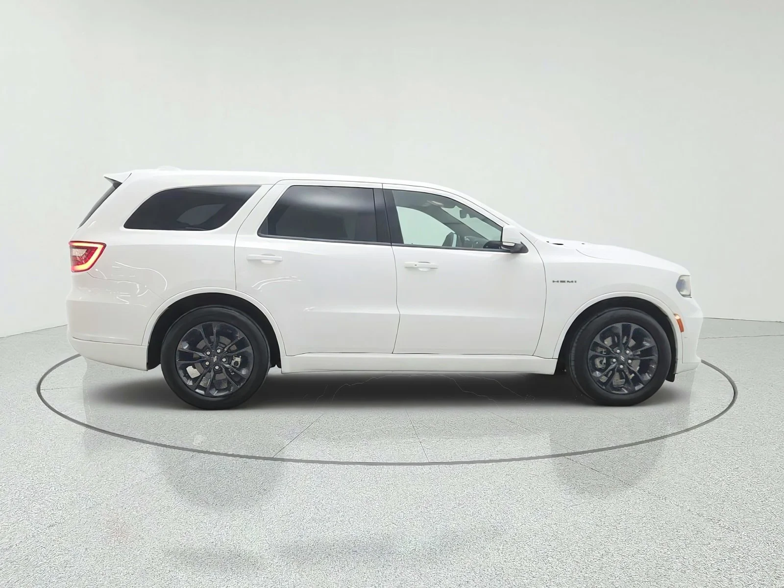 Used 2022 White Knuckle Clearcoat Dodge R/T HEMI ORANGE RWD image 4