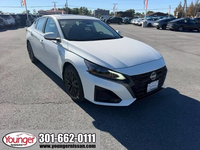 New 2026 Pearl White Nissan 2.5 SV image 1