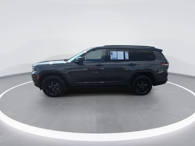 Used 2024 Gray Jeep Altitude image 5