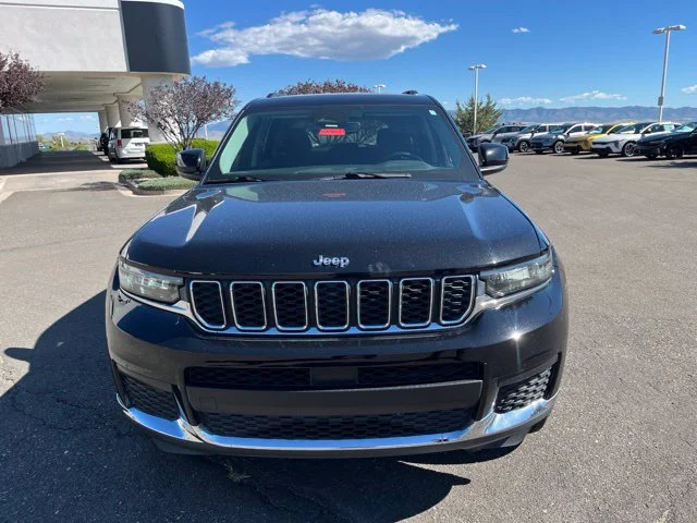 Used 2021 Diamond Black Crystal Pearlcoat Jeep Laredo image 3