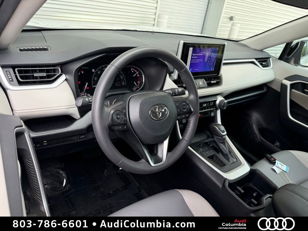 Used 2025 Beige Toyota XLE Premium image 3