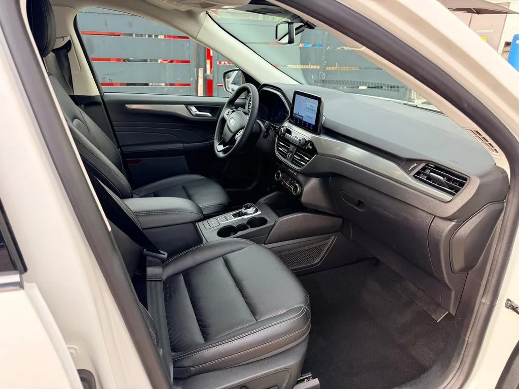 Used 2022 Star White Metallic Tri-Coat Ford Titanium AWD Dilawri Certified   Local BC image 9