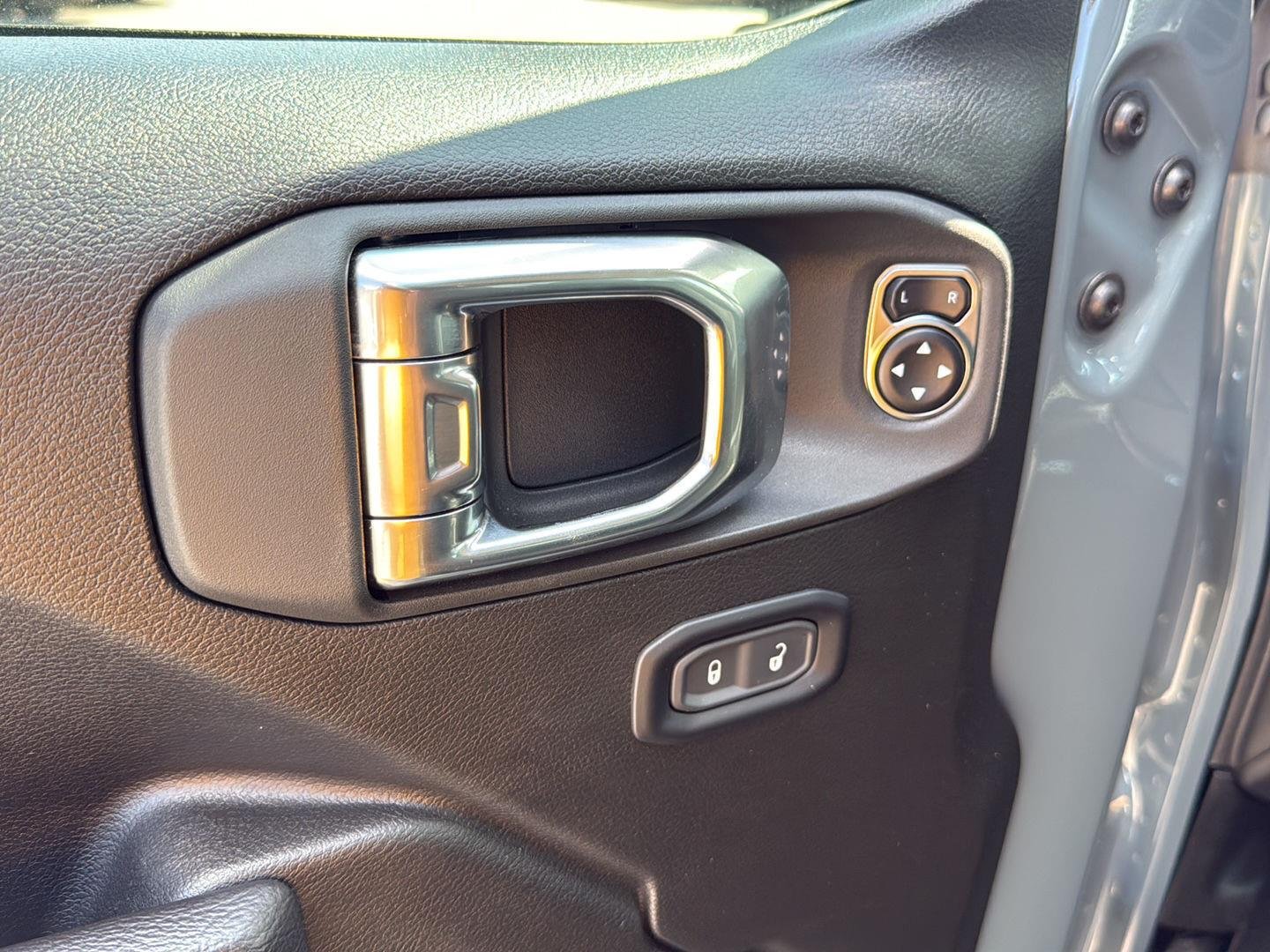 Used 2025 Anvil Clearcoat Jeep Rubicon image 27