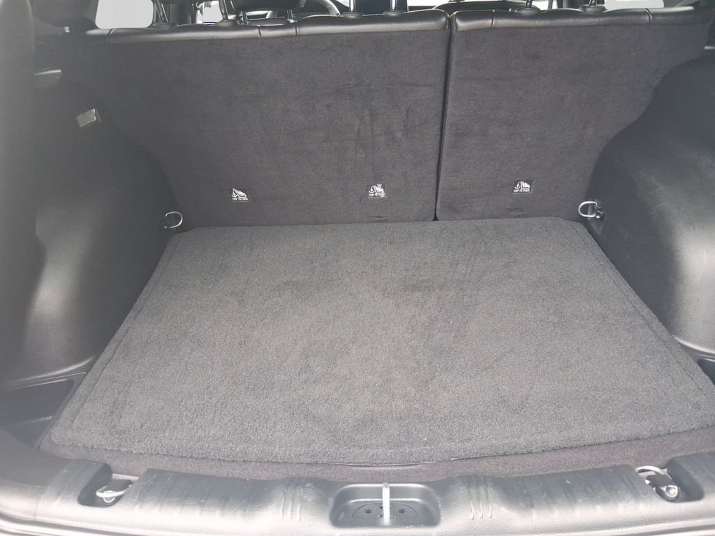 Used 2025 Silver Jeep Latitude image 27