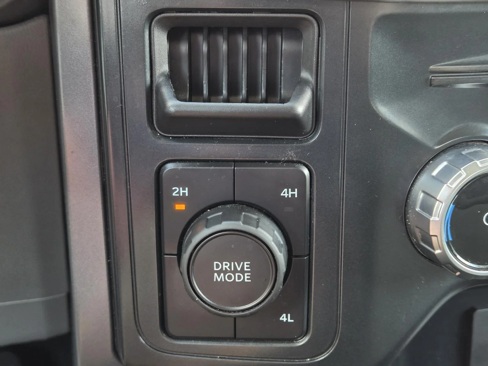 Used 2025 Oxford White Ford XLT 4WD SuperCrew 5.5