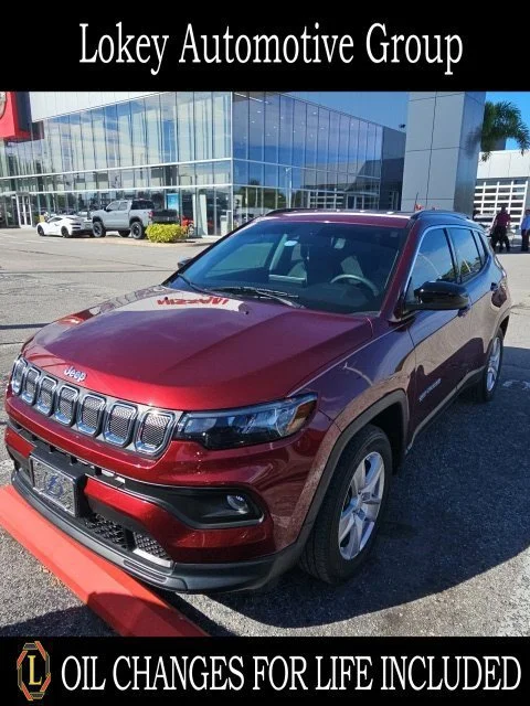 Used 2022 Red Jeep Latitude image 1