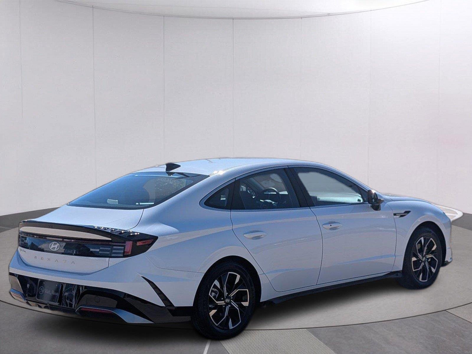 Used 2025 Serenity White Hyundai SEL image 6