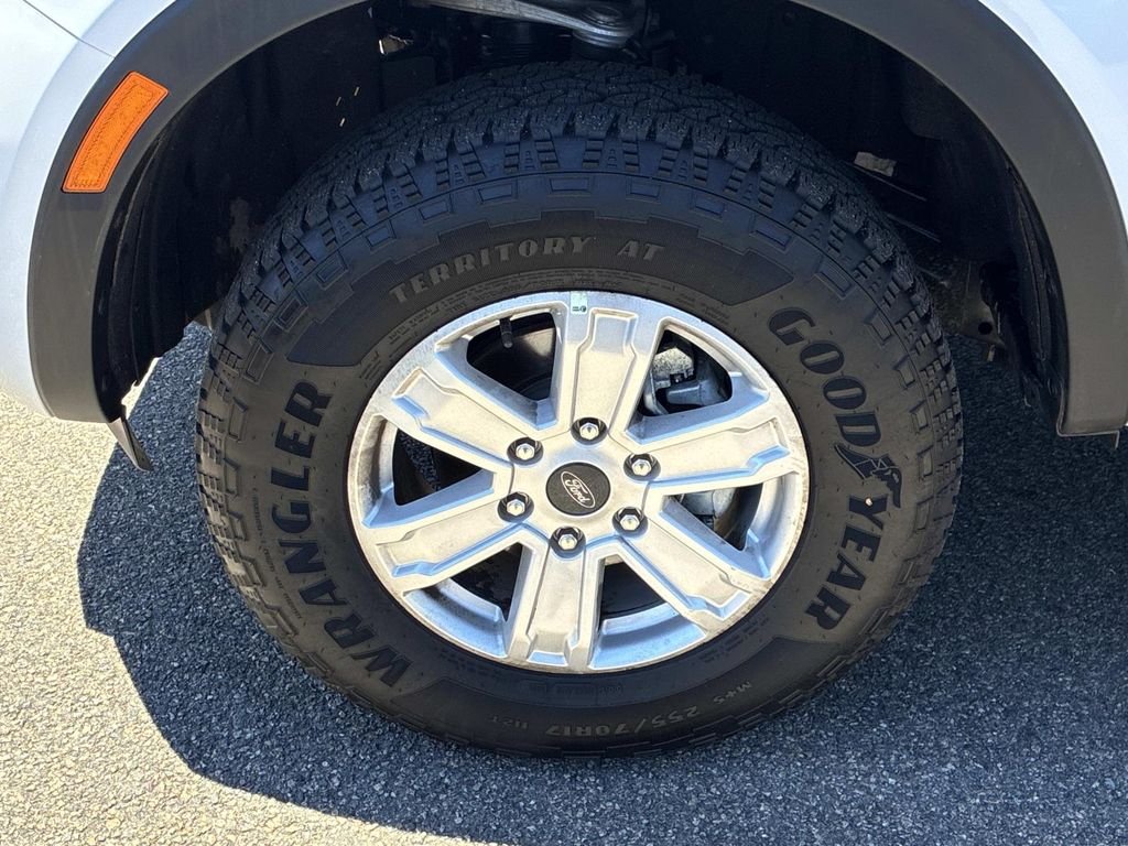 Used 2025 White Ford XL image 17