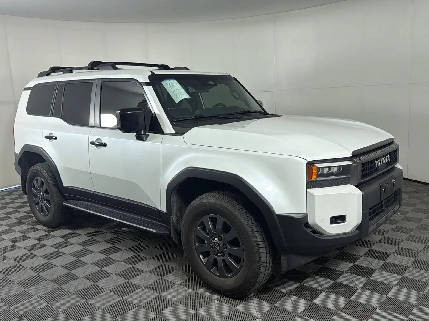 Used 2024 Wind Chill Pearl Toyota Base image 5
