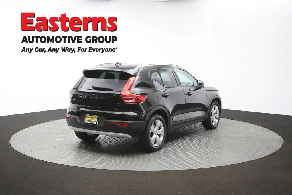 Used 2022 Black Volvo Momentum image 40