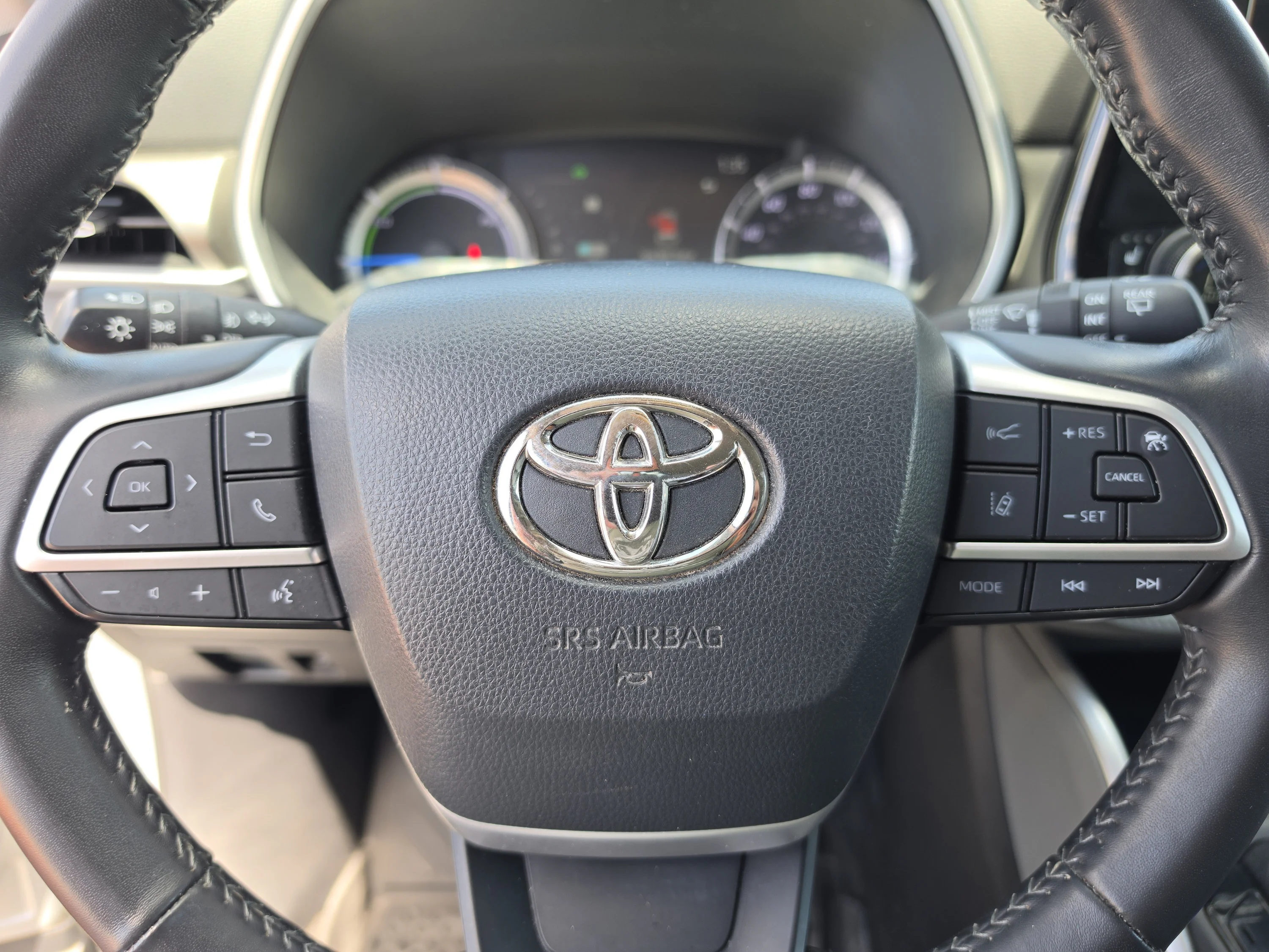 Used 2023 Celestial Silver Metallic Toyota Hybrid XLE image 37