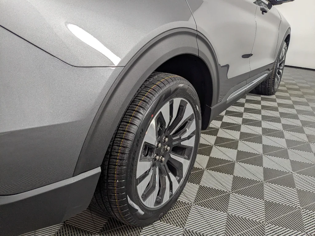 New 2026 CARBONIZED GRAY METALLIC Ford Platinum image 6