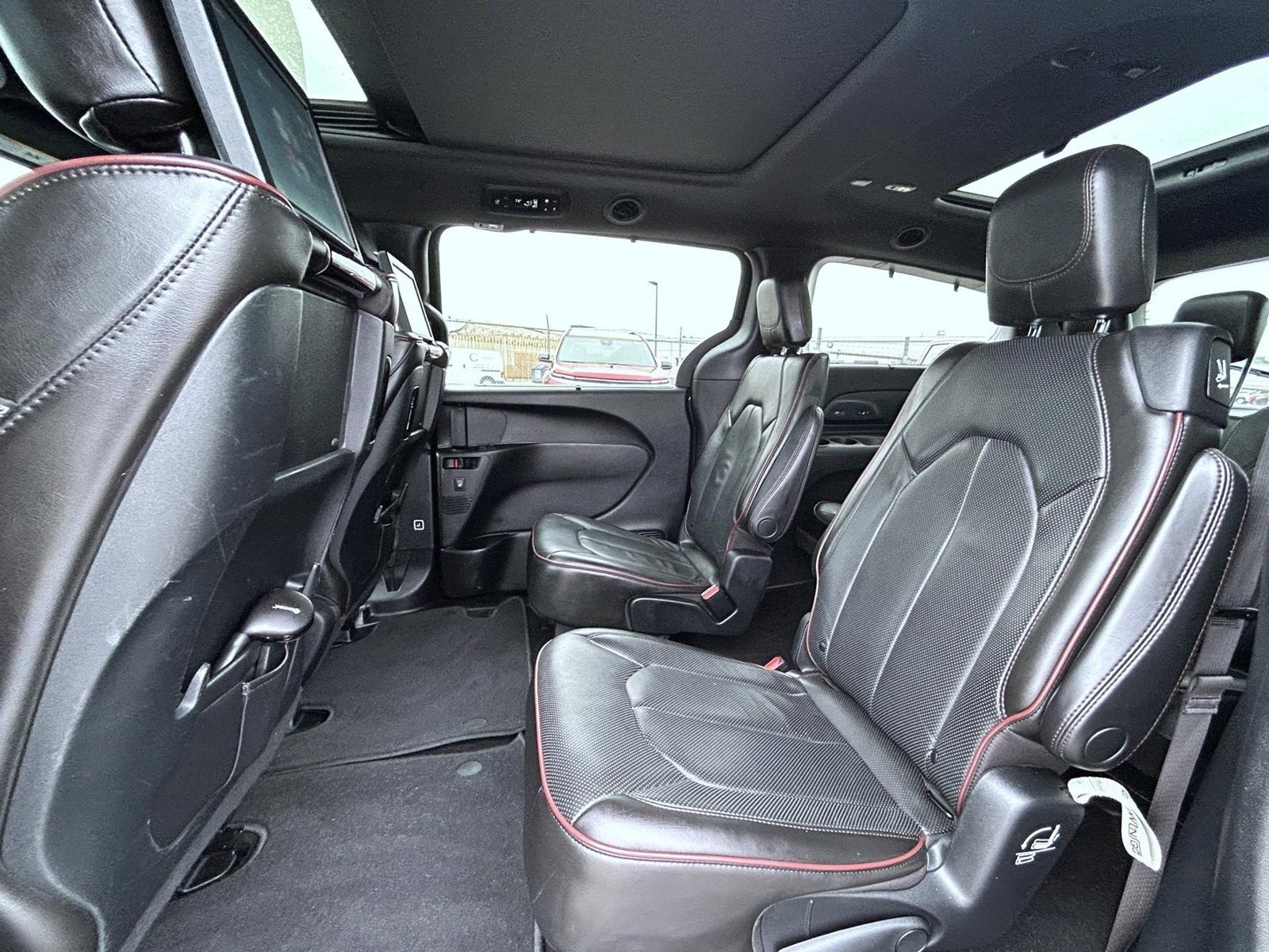 Used 2020 Black Chrysler Limited image 18