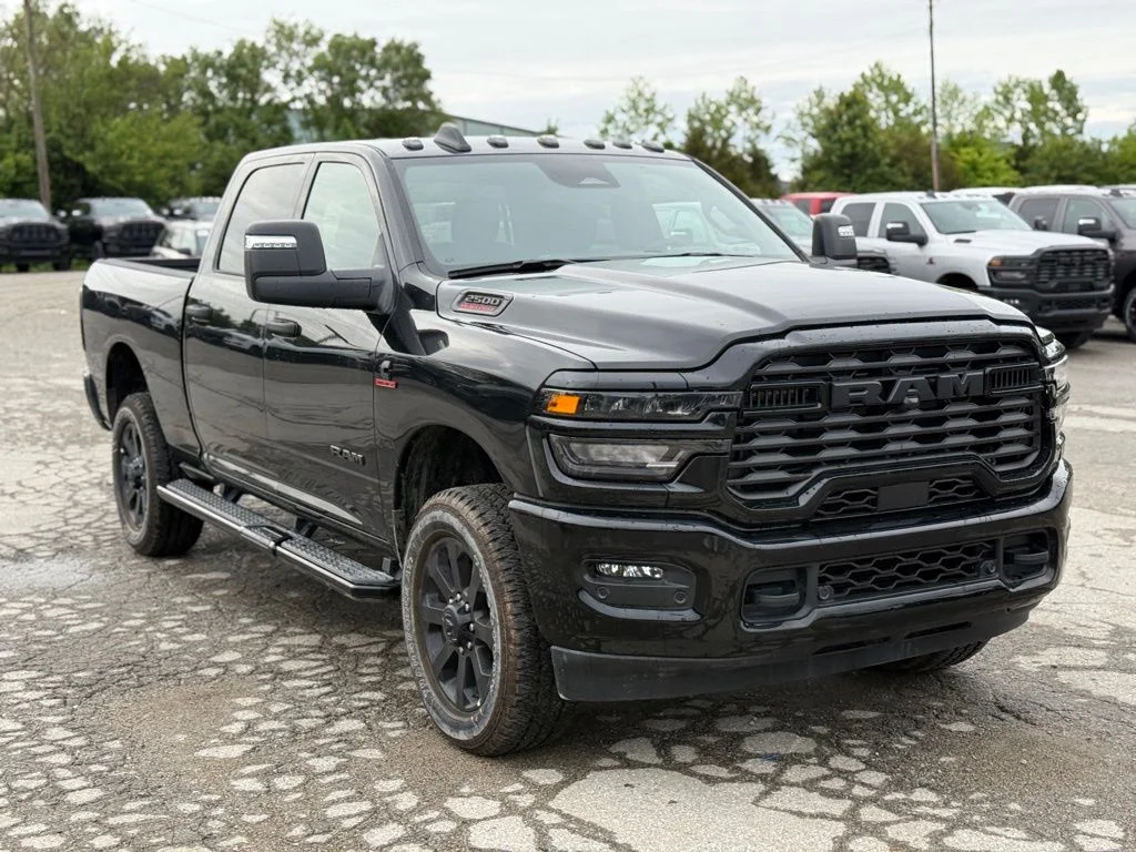 New 2026 Diamond Black Crystal Pearl-Coat Exterior Paint RAM Big Horn image 4
