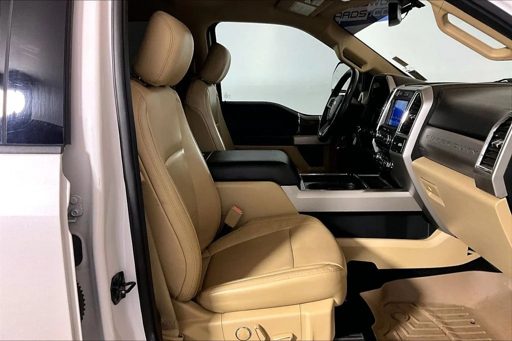 Certified Used 2018 White Platinum Clearcoat Metallic Ford Lariat image 6
