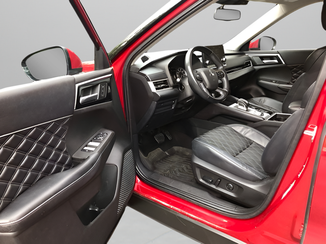 Used 2022 Red Mitsubishi SEL image 10