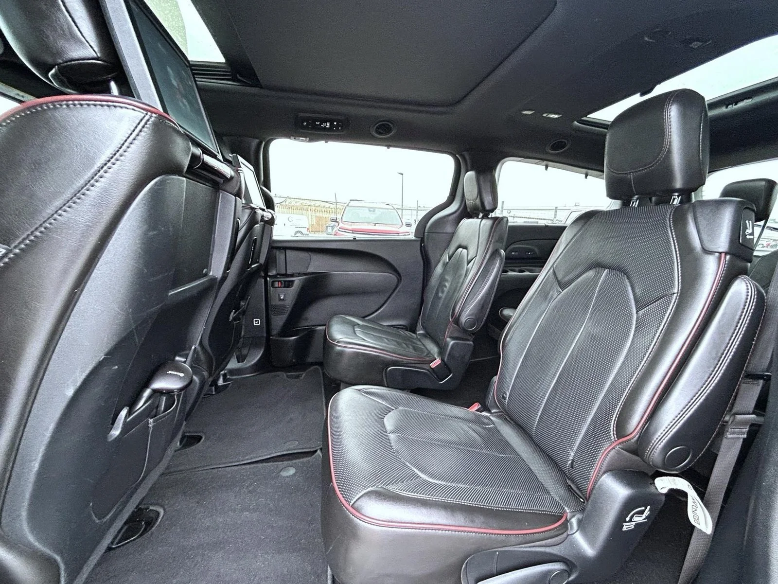 Used 2020 Black Chrysler Limited image 18
