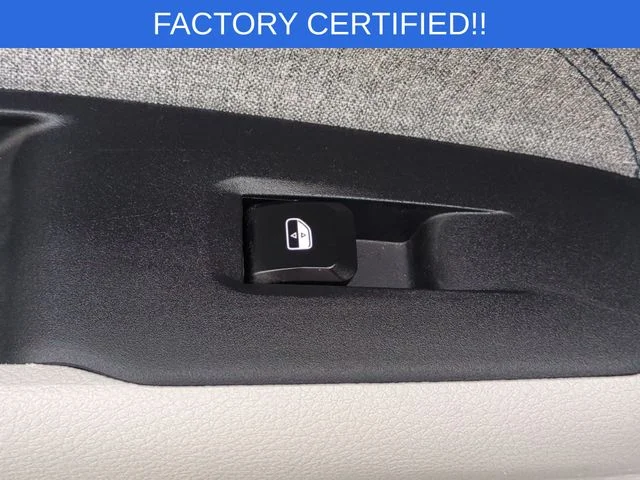 Used 2024 White Jeep Latitude image 29