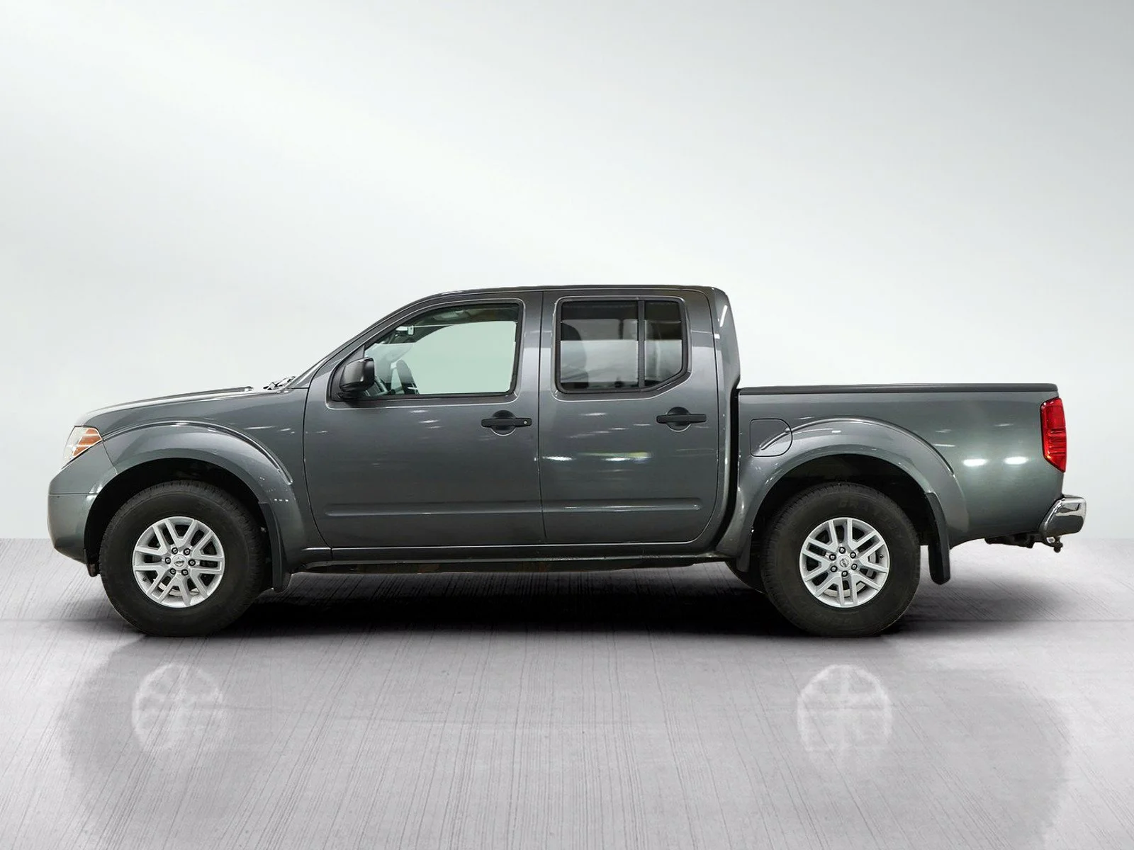 Used 2016 Nissan Frontier SV with VIN 1N6AD0EV5GN743289 for sale in Burnsville, Minnesota