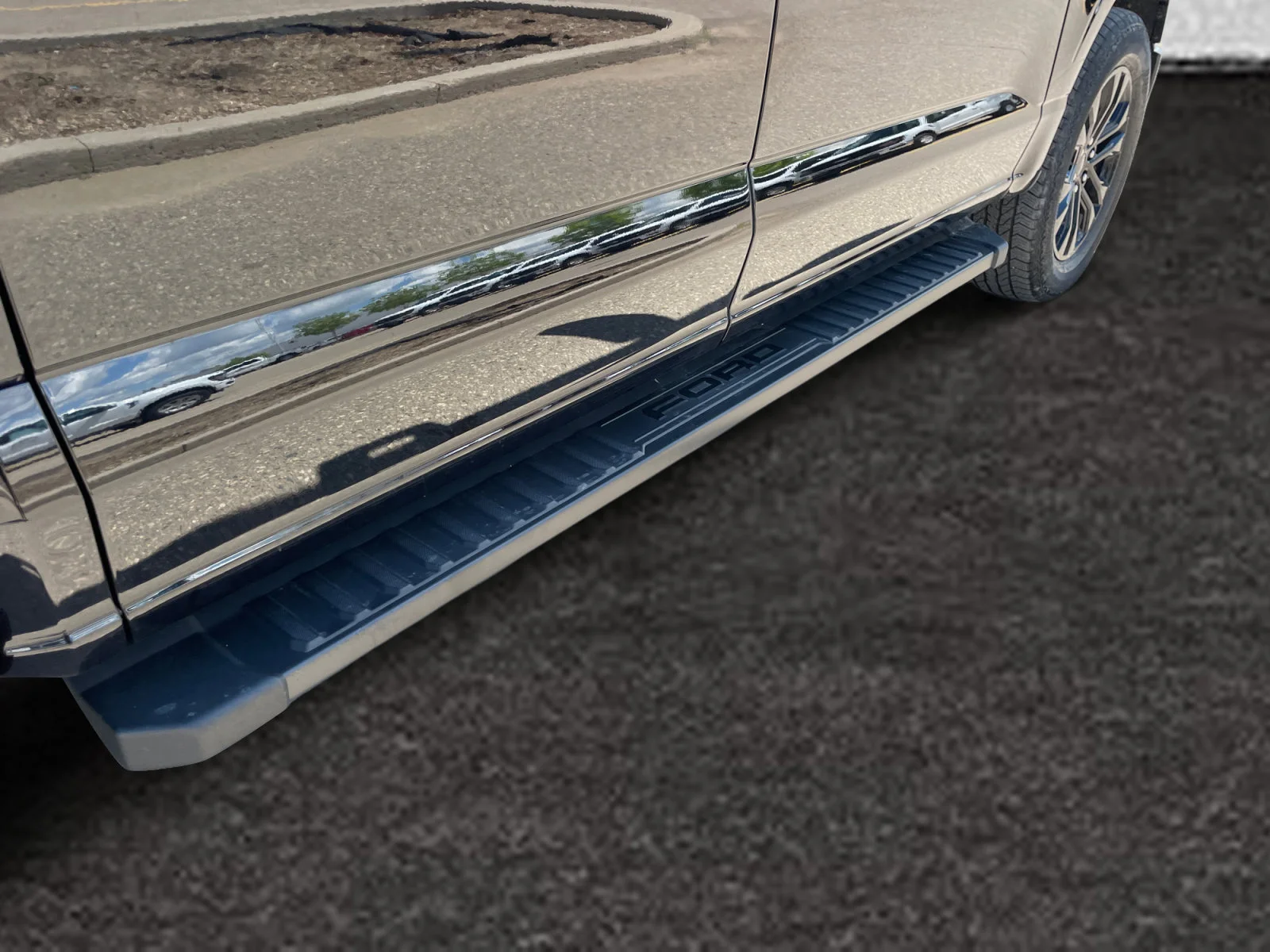 New 2026 Agate Black Metallic Ford Lariat image 11