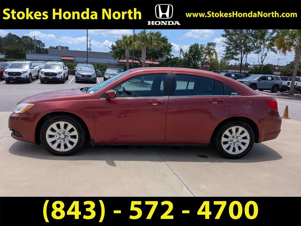 Used 2014 Red Chrysler LX image 11