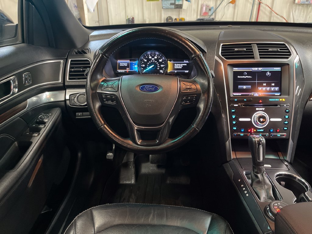 Used 2016 Black Ford Limited image 17