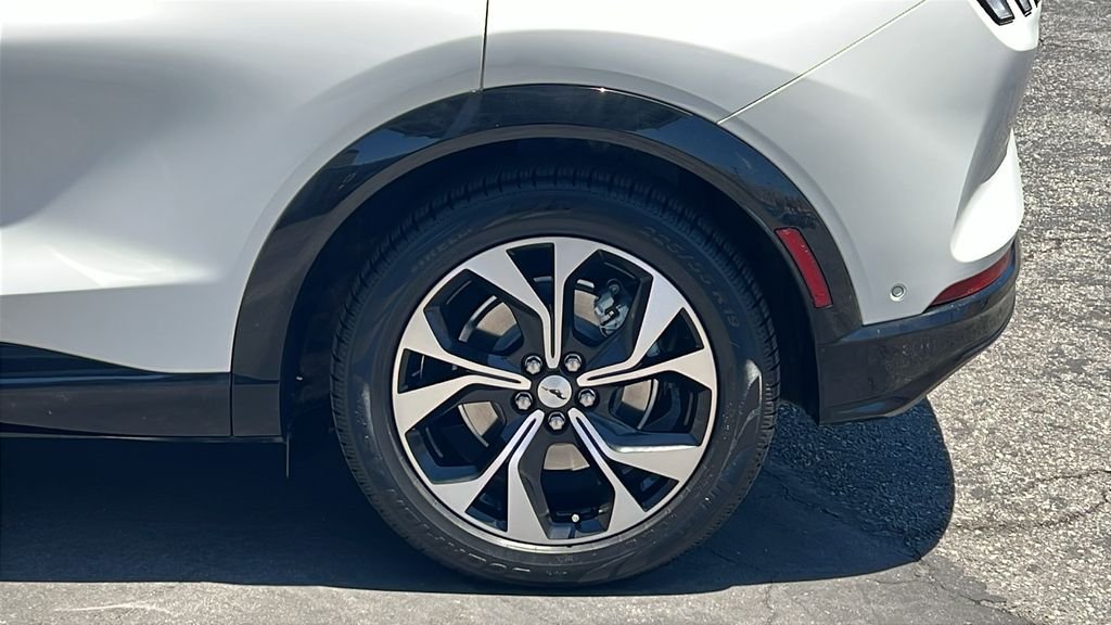 Used 2023 White Ford Premium image 6