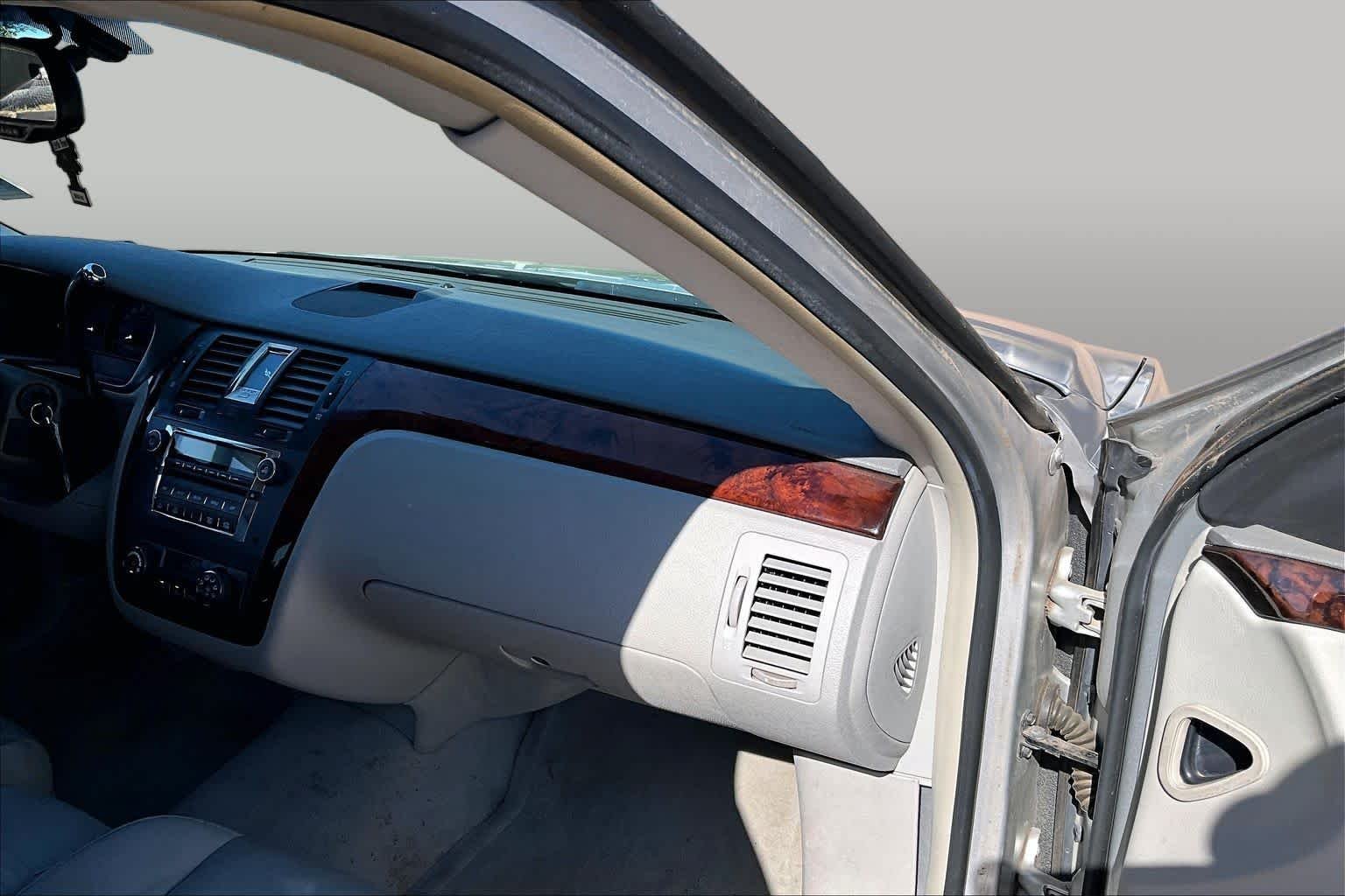 Used 2011 Radiant Silver Metallic Cadillac Luxury Collection image 17