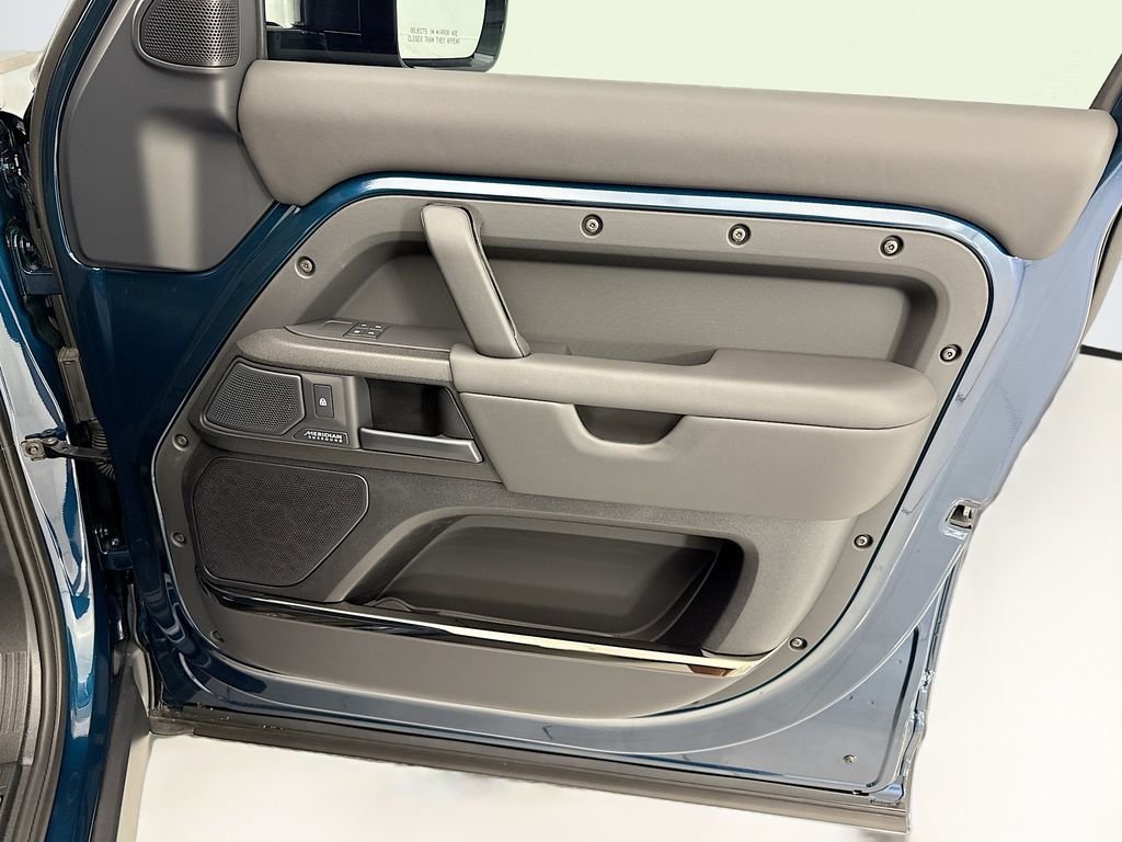 New 2026 Sargasso Blue LAND ROVER OCTA image 24
