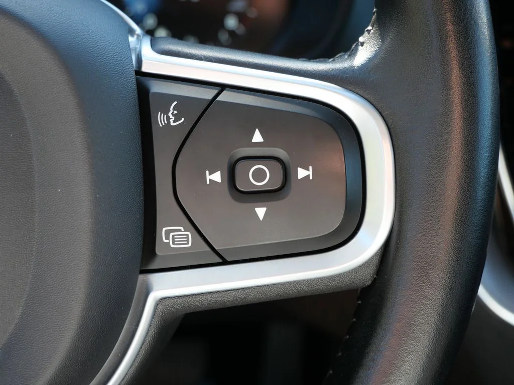 Used 2020 Blue Volvo T5 Momentum image 20