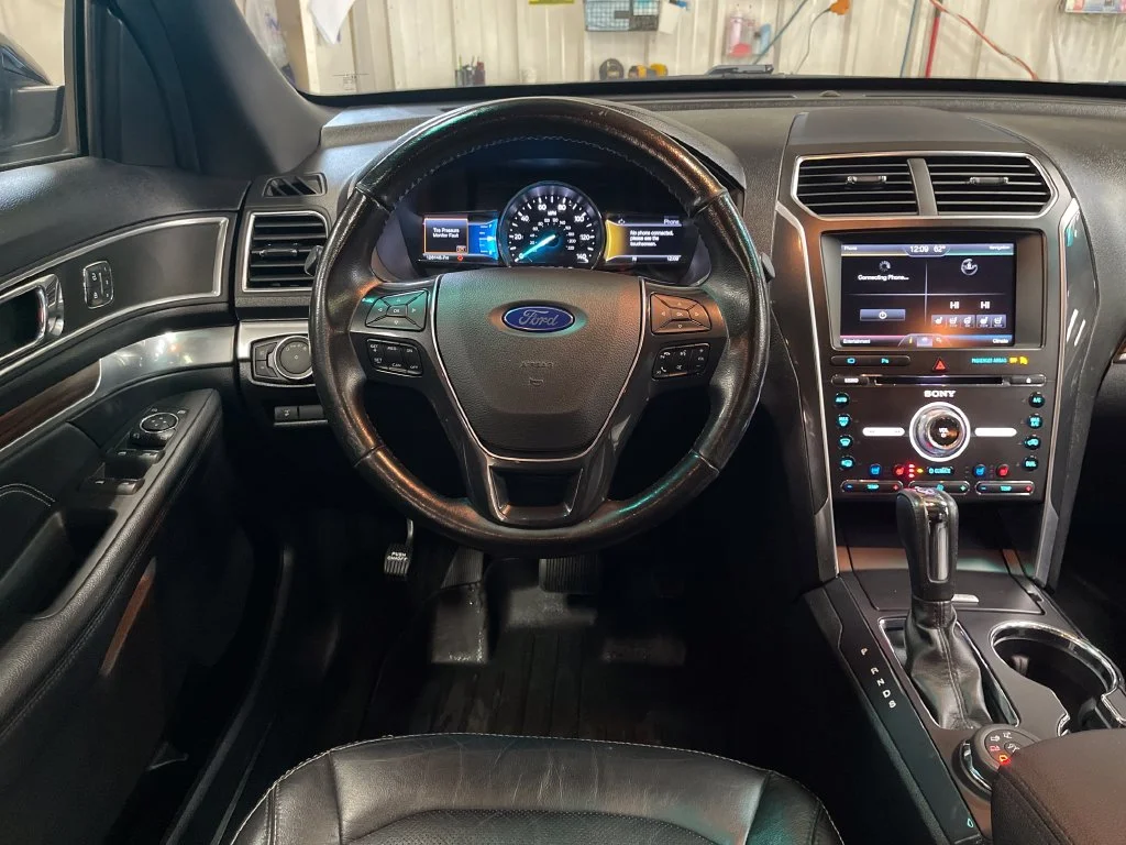 Used 2016 Black Ford Limited image 17