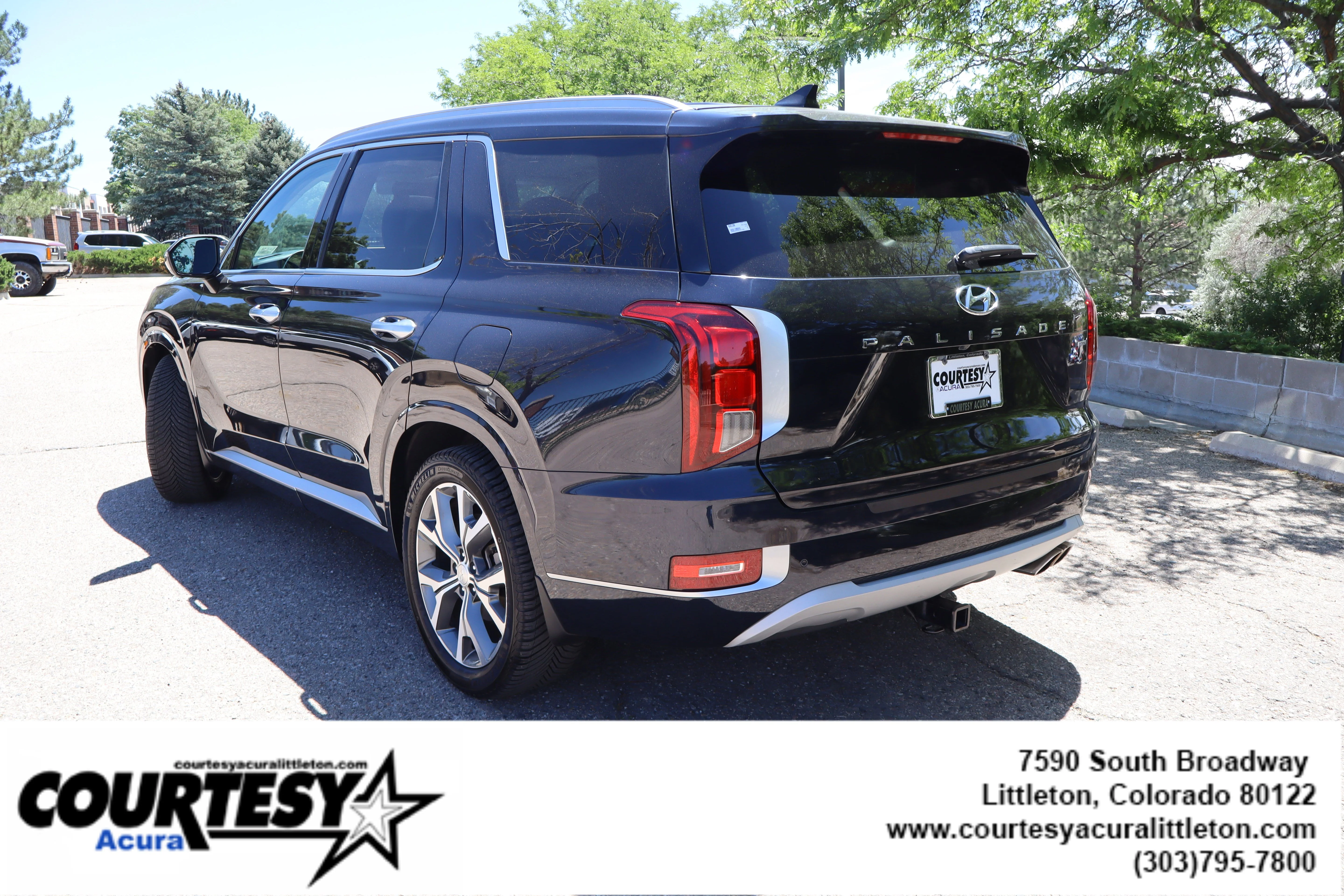 Used 2022 Moonlight Cloud Hyundai Limited image 4