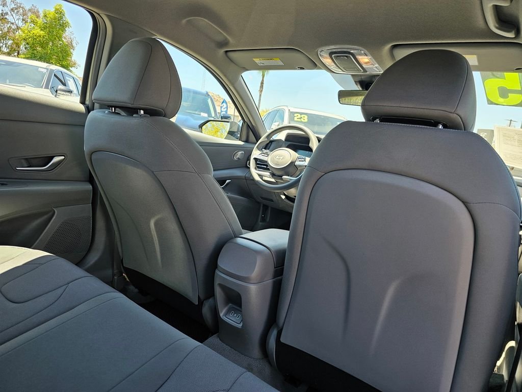 2025 Hyundai Elantra SE - Photo 16