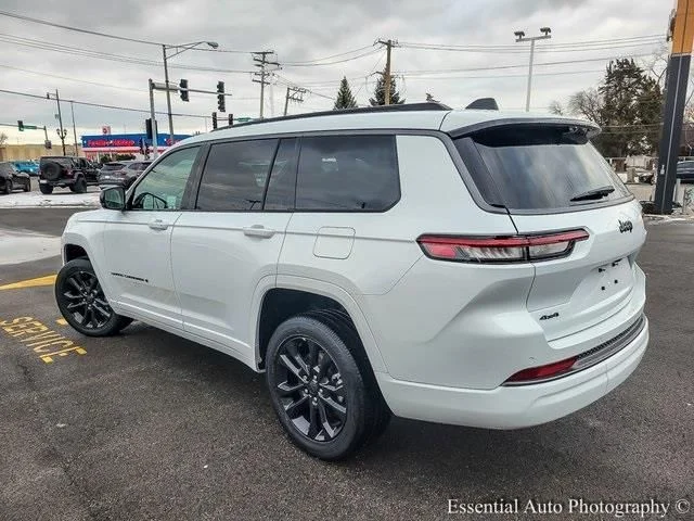 New 2026 Bright White Clear-Coat Exterior Paint Jeep Limited Reserve image 7
