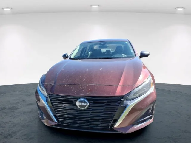 Used 2025 Red Nissan 2.5 SV image 5
