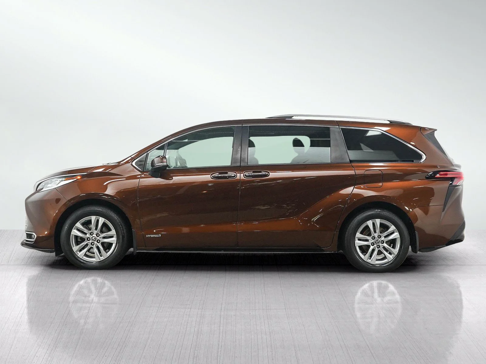 Used 2021  Toyota LE image 2