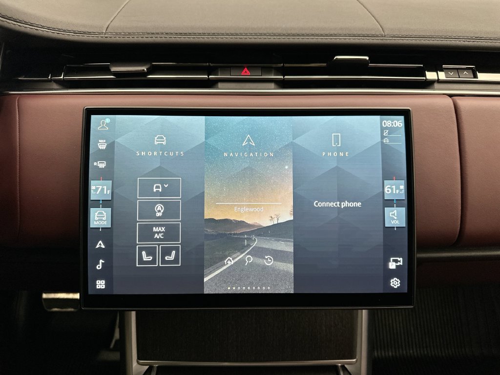Used 2025  Land Rover SE image 26