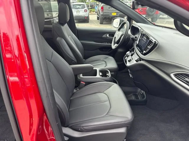 2025 Chrysler Pacifica Select - Photo 9