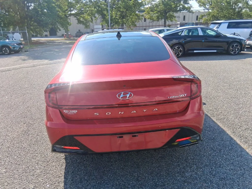 Used 2021 Red Hyundai Limited image 6