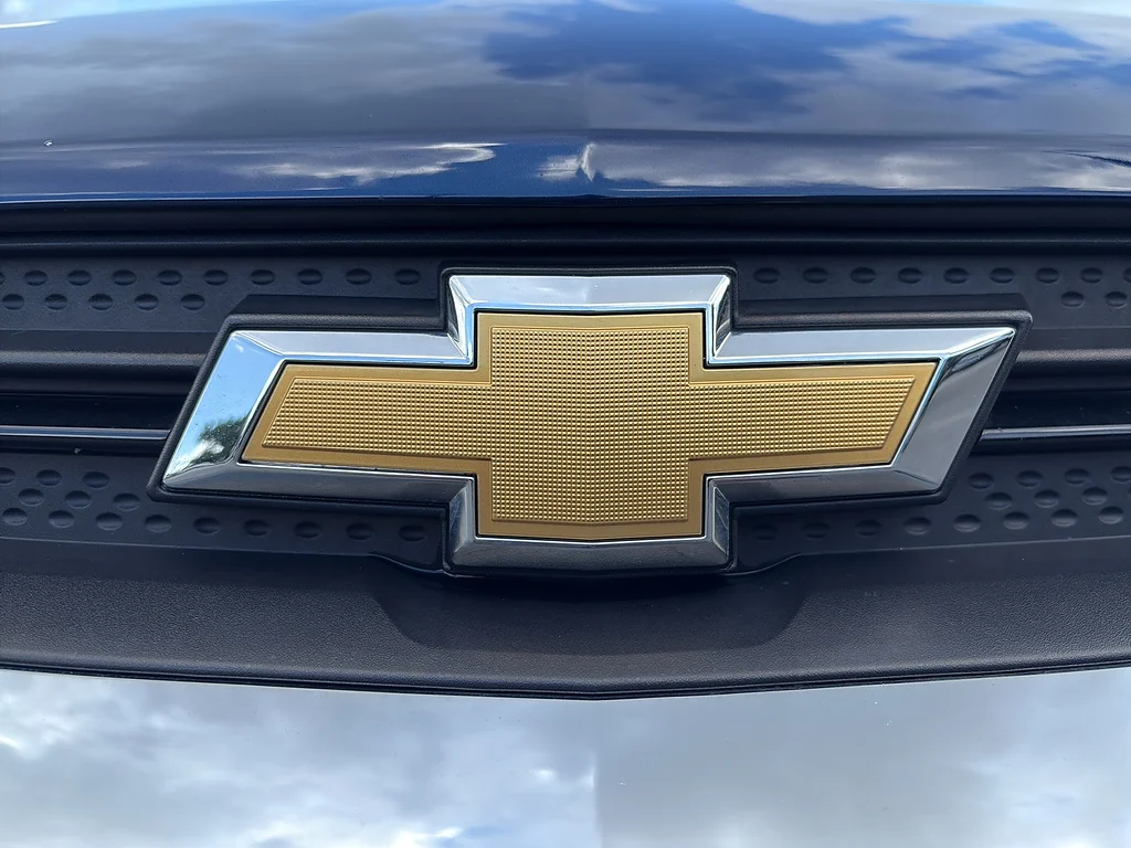 Used 2023 Blue Glow Metallic Chevrolet  image 11