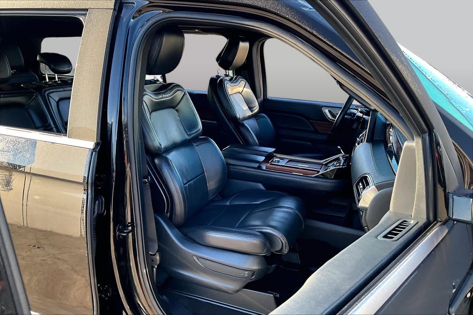 Used 2023 Infinite Black Metallic Clearcoat Lincoln Standard image 9