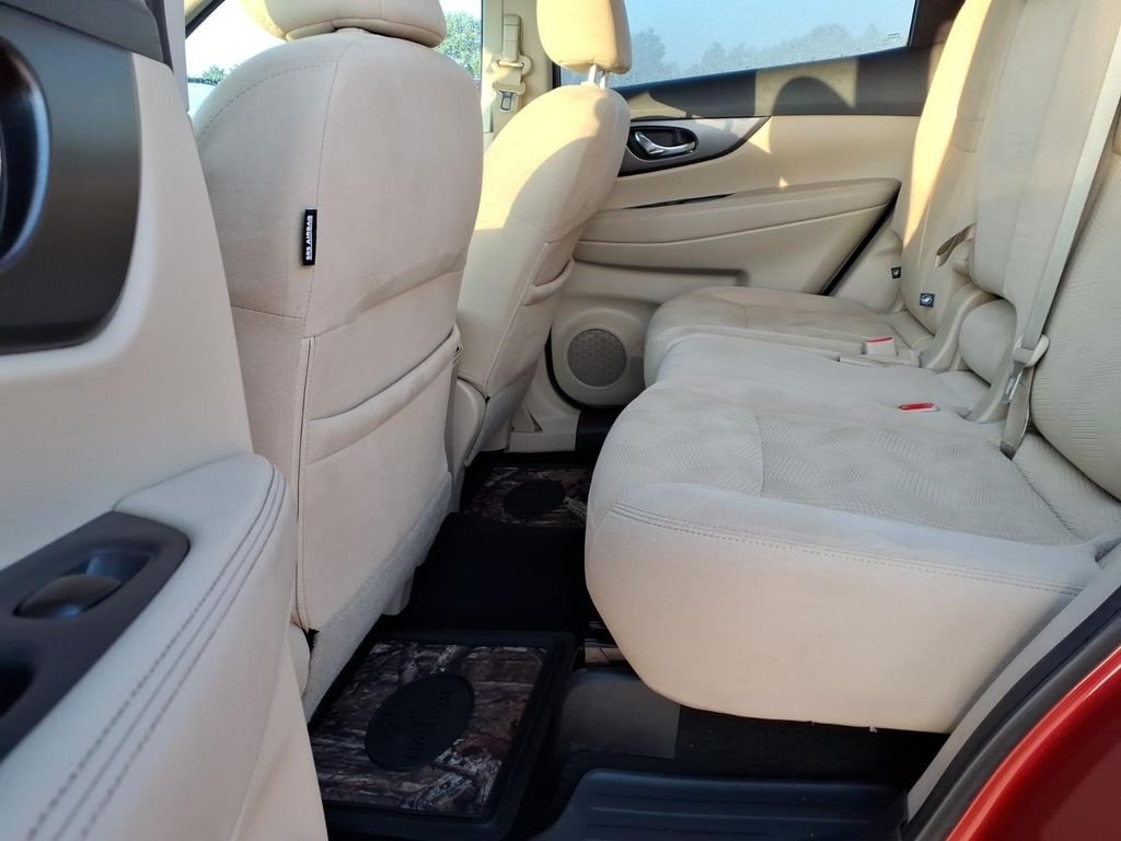 Used 2016 Cayenne Red Nissan SV image 4