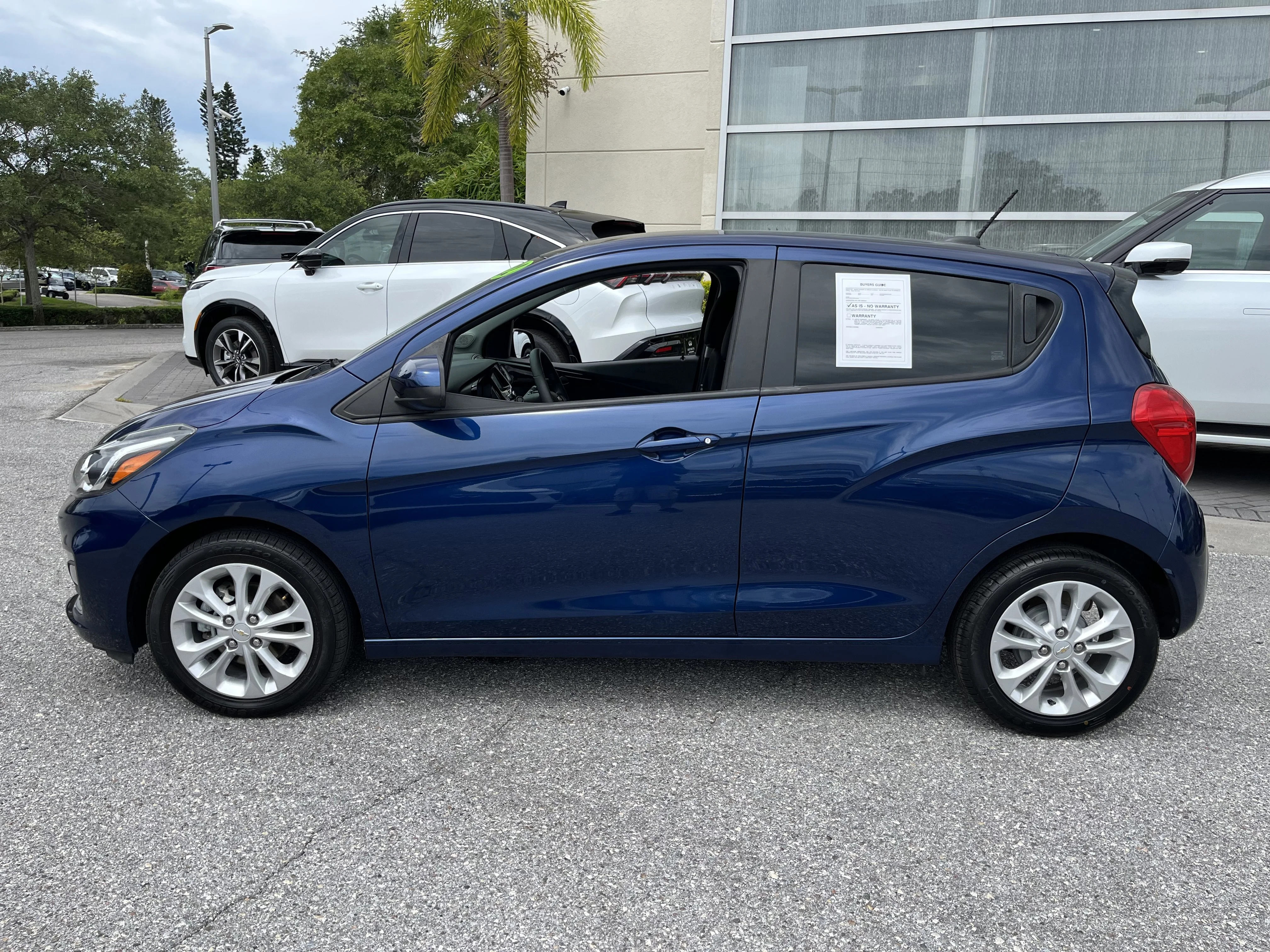 Used 2022 Blue Glow Chevrolet 1LT image 4