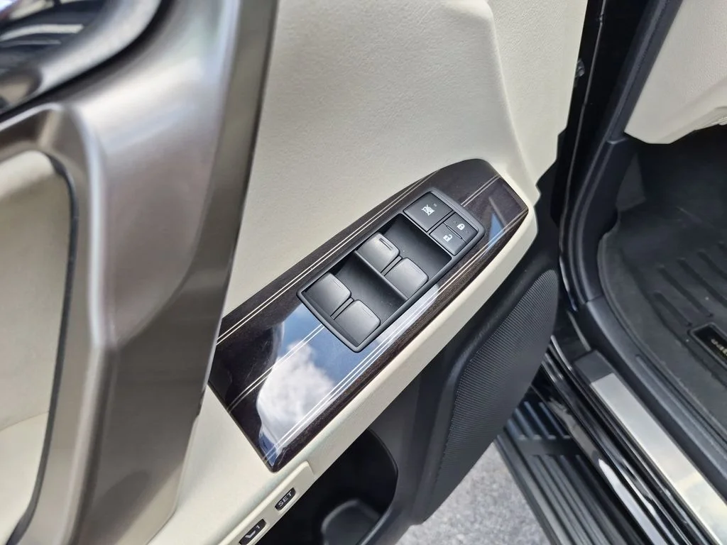Used 2020 Black Lexus 460 image 17