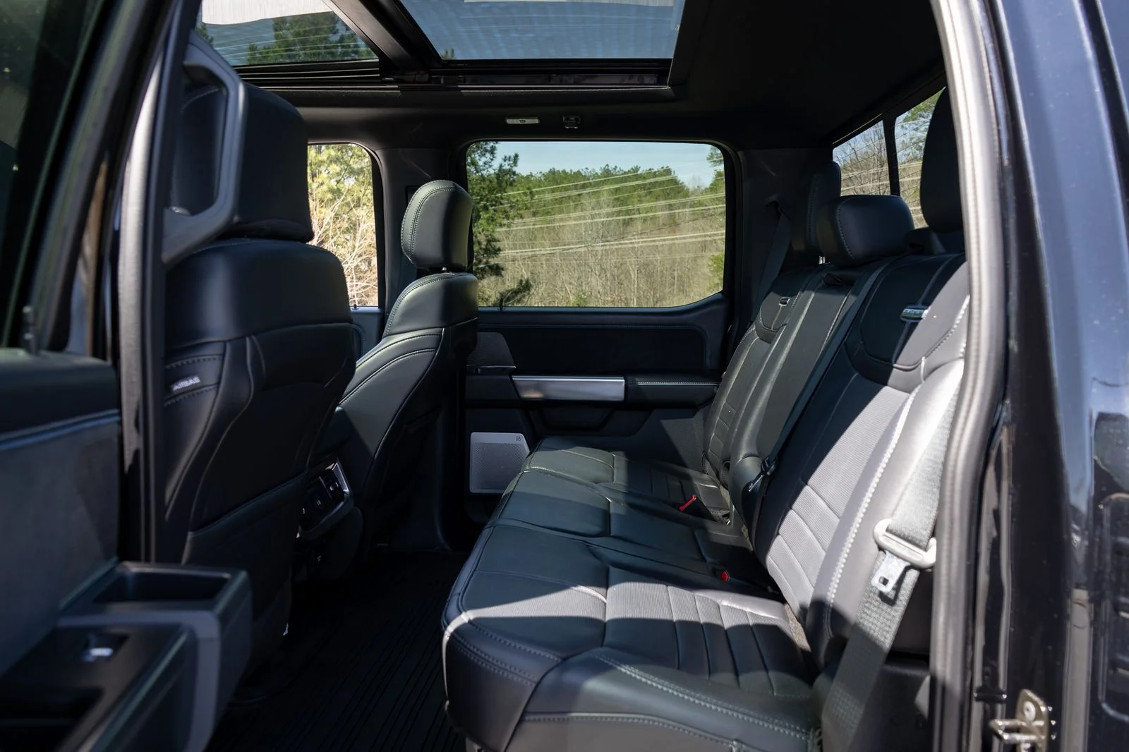 2025 Ford F-450 Super Duty Platinum - Photo 33