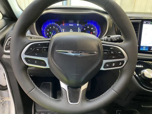 2026 Chrysler Pacifica Select - Photo 33