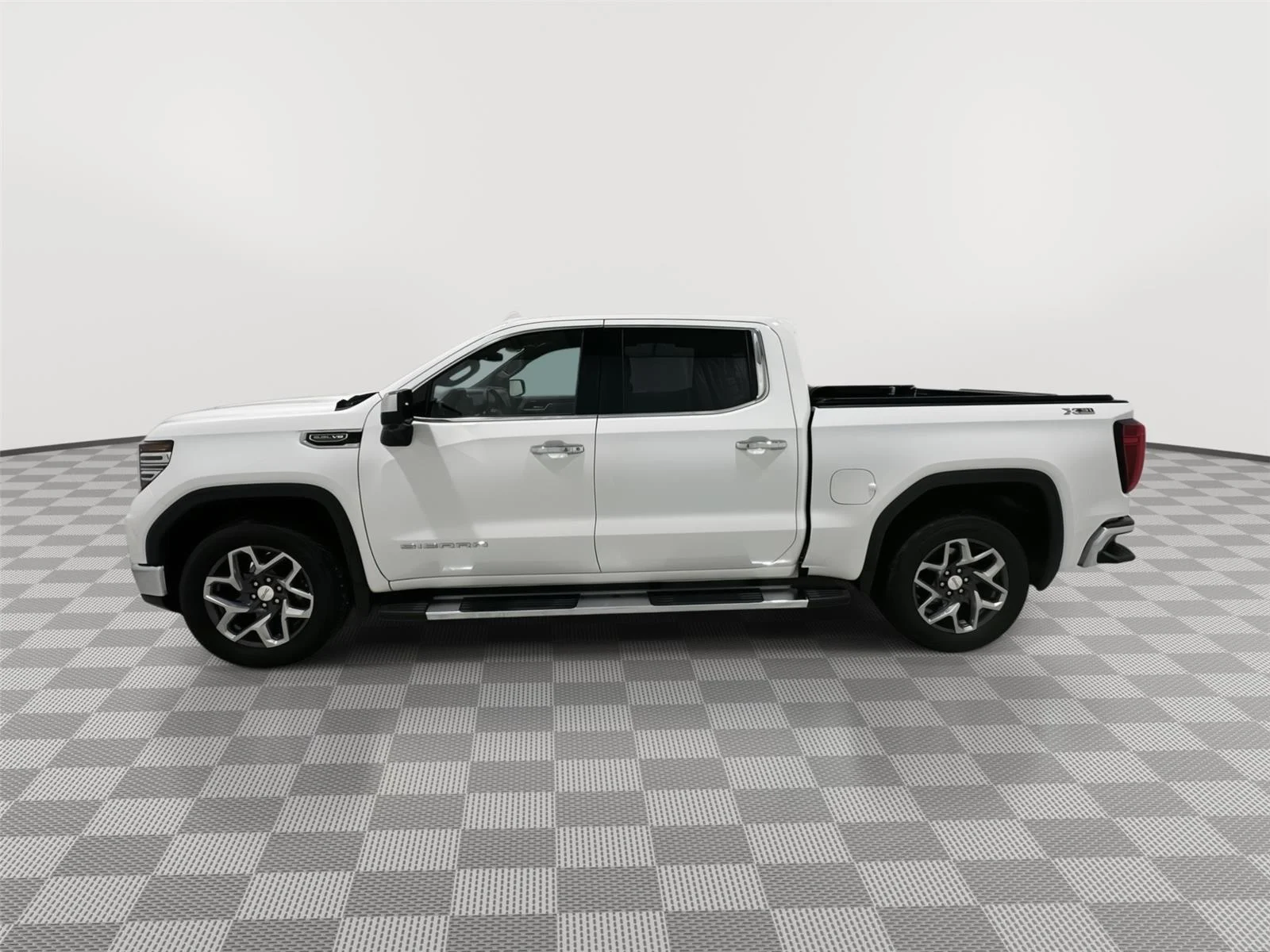 Used 2023 GMC Sierra 1500 SLT with VIN 3GTUUDED8PG205564 for sale in Alexandria, Minnesota