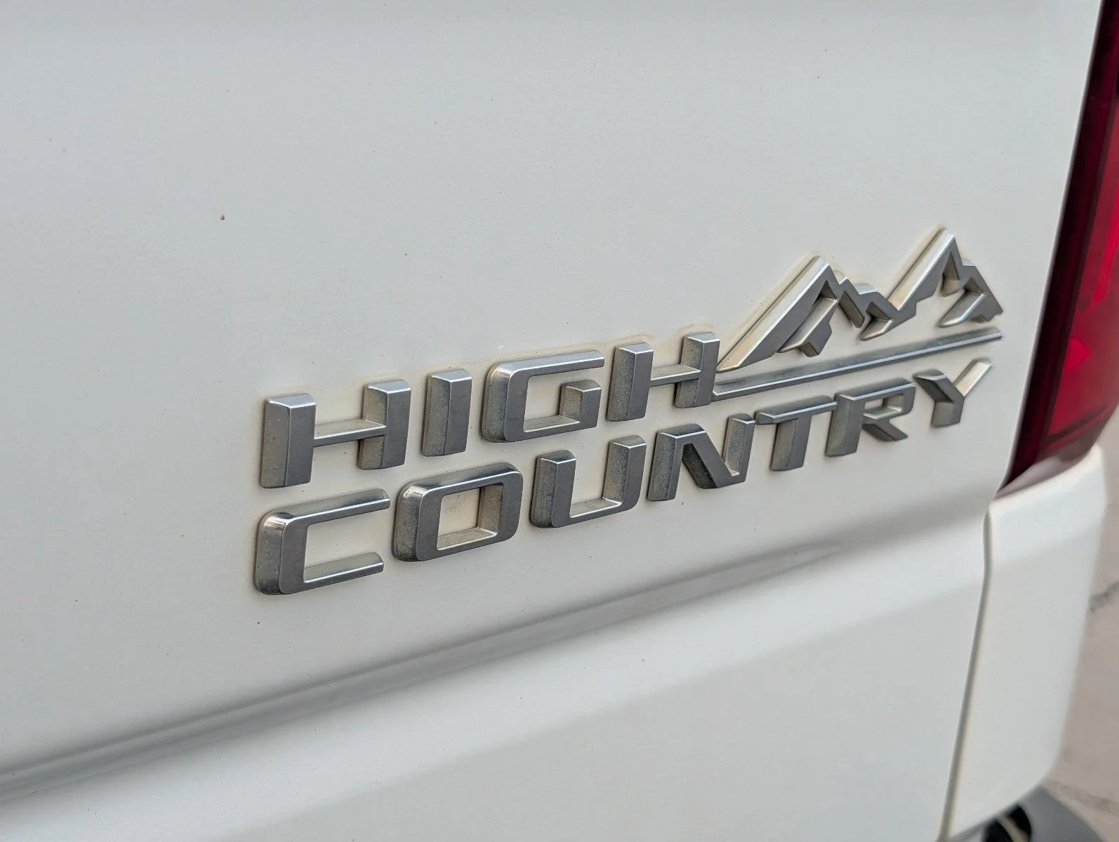 Used 2020 IRIDESCENT PEARL TRICOAT Chevrolet High Country image 40