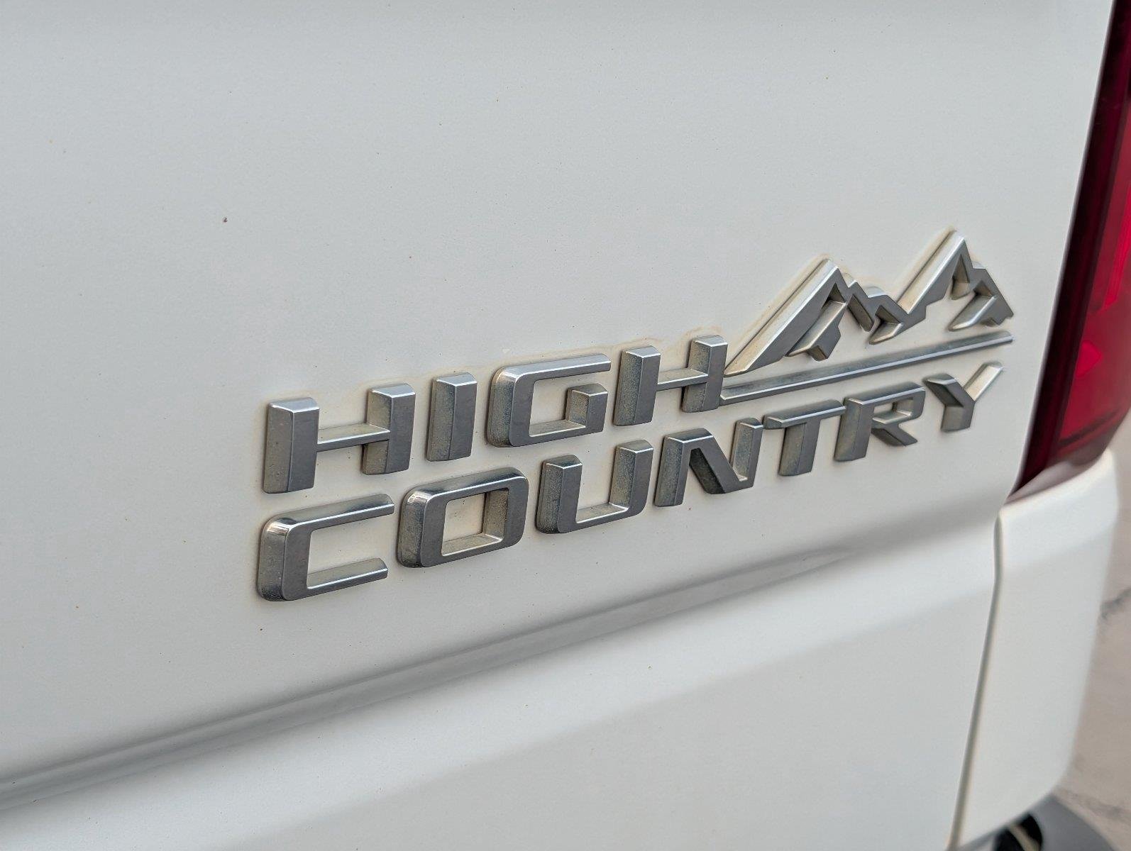 Used 2020 IRIDESCENT PEARL TRICOAT Chevrolet High Country image 40