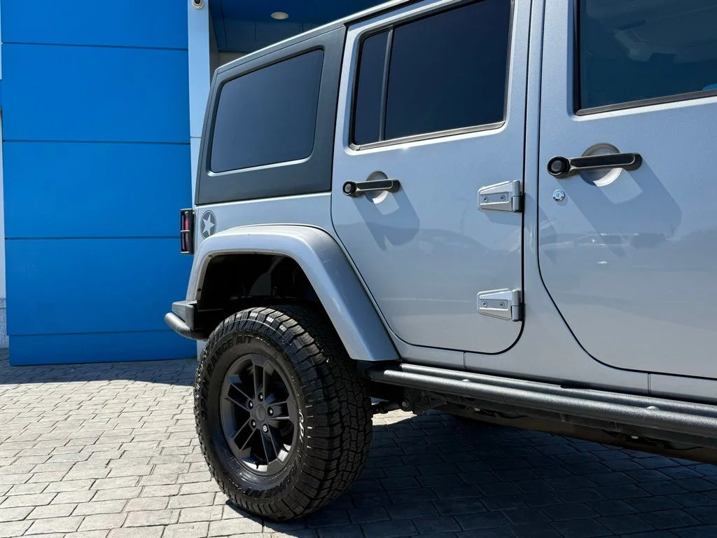 Used 2018 Silver Jeep Unlimited Sport image 5